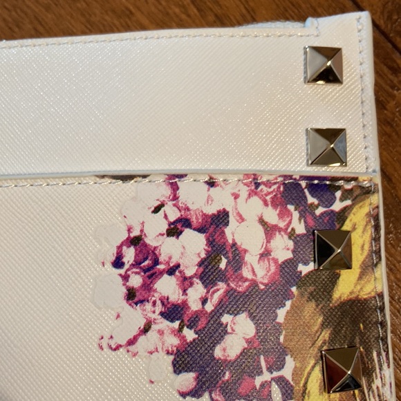 WHBM White Floral Clutch - Picture 4 of 12